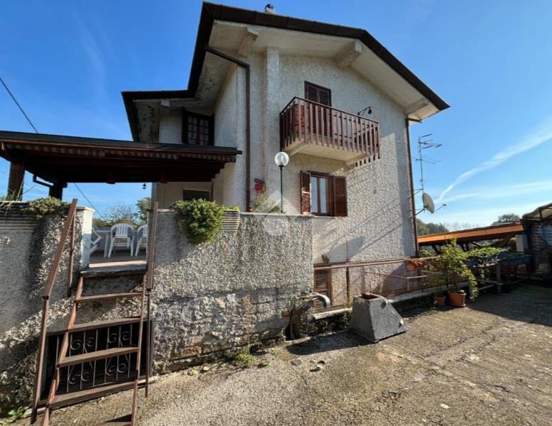 casa indipendente in vendita a Cave