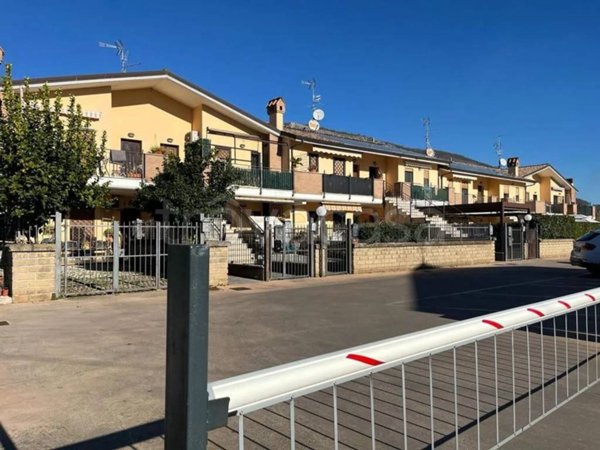 casa indipendente in vendita a Cave