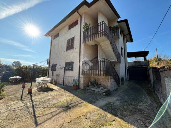 casa indipendente in vendita a Cave