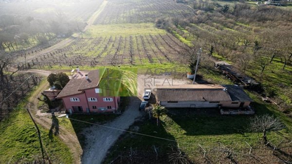 casa indipendente in vendita a Cave