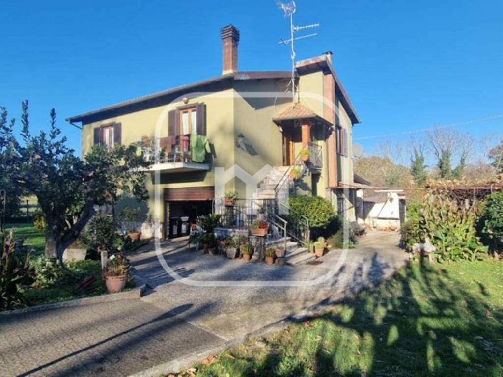 casa indipendente in vendita a Cave in zona Collepalme