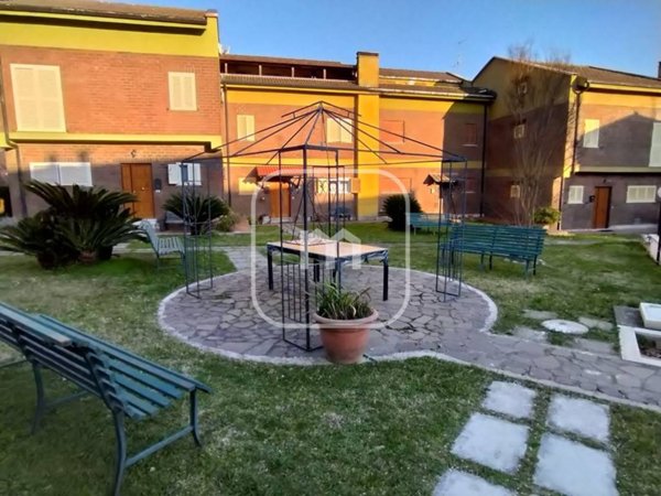 casa indipendente in vendita a Cave