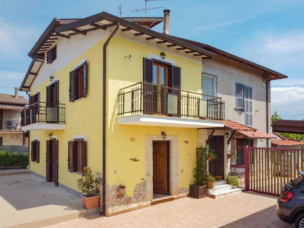 casa indipendente in vendita a Cave