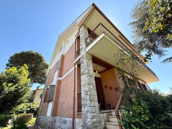 casa indipendente in vendita a Cave