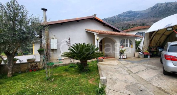 casa indipendente in vendita a Cave