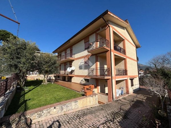 casa indipendente in vendita a Cave