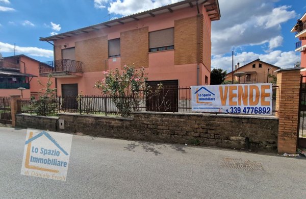 casa indipendente in vendita a Cave