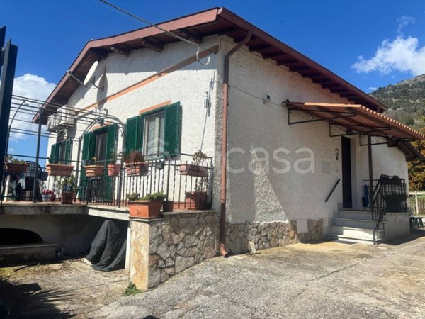 casa indipendente in vendita a Cave