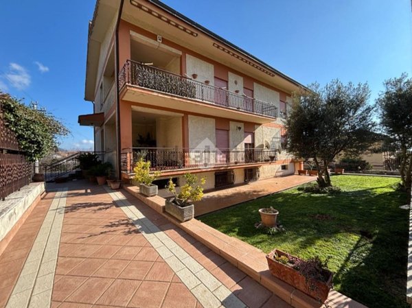 casa indipendente in vendita a Cave