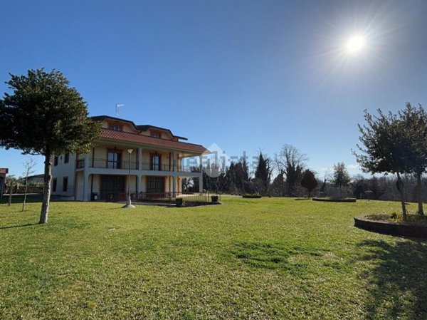 casa indipendente in vendita a Cave