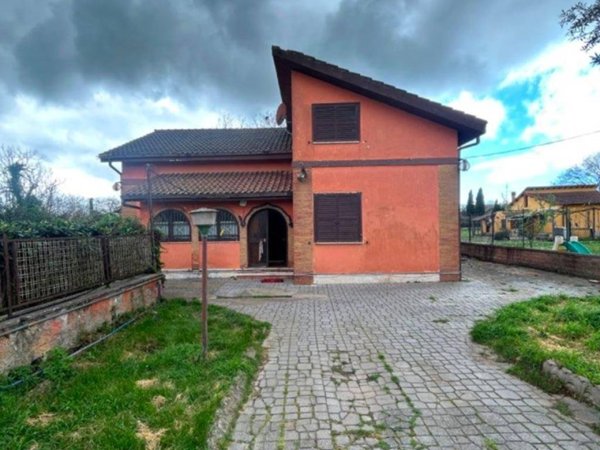 casa indipendente in vendita a Cave in zona San Bartolomeo
