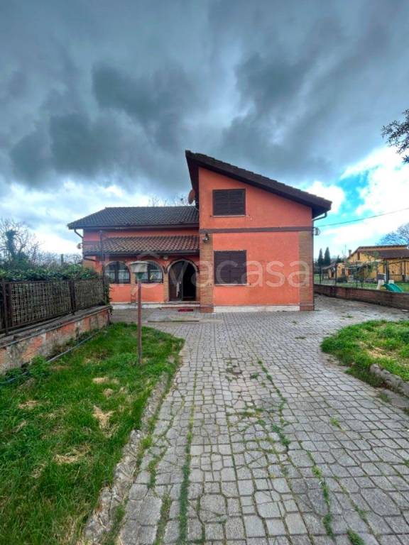 casa indipendente in vendita a Cave in zona San Bartolomeo
