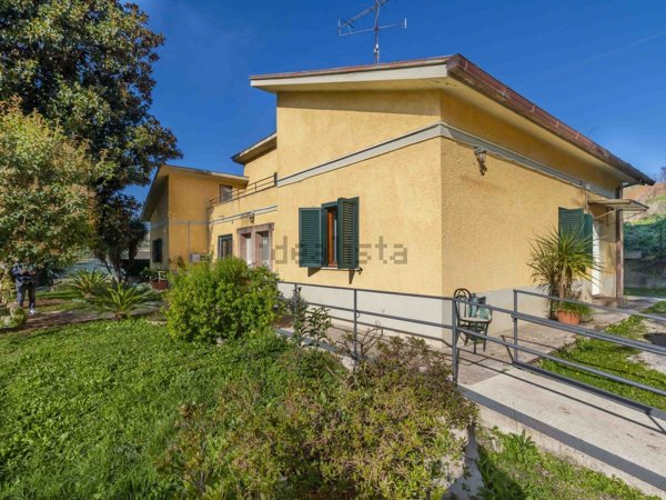 casa indipendente in vendita a Cave
