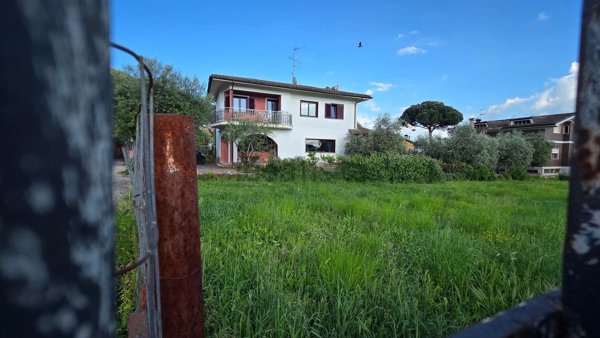 casa indipendente in vendita a Cave