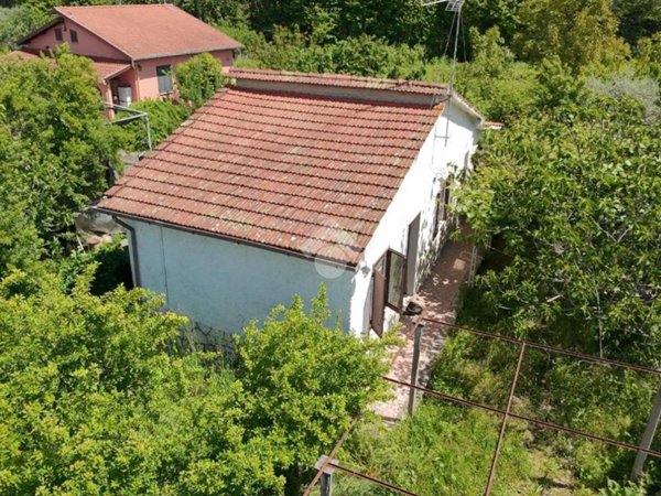 casa indipendente in vendita a Cave in zona San Bartolomeo