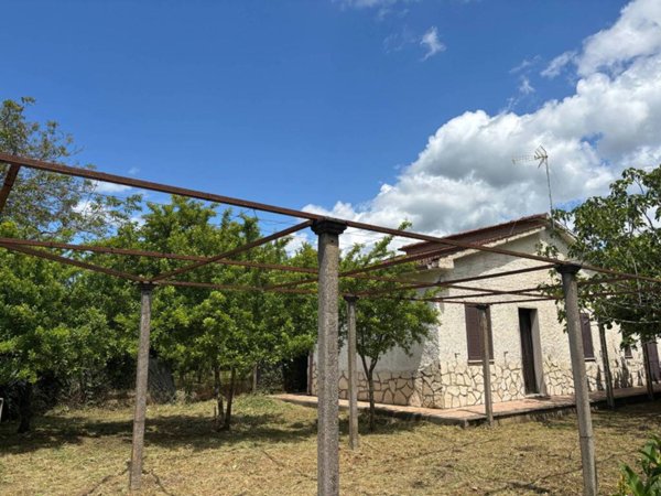 casa indipendente in vendita a Cave in zona San Bartolomeo
