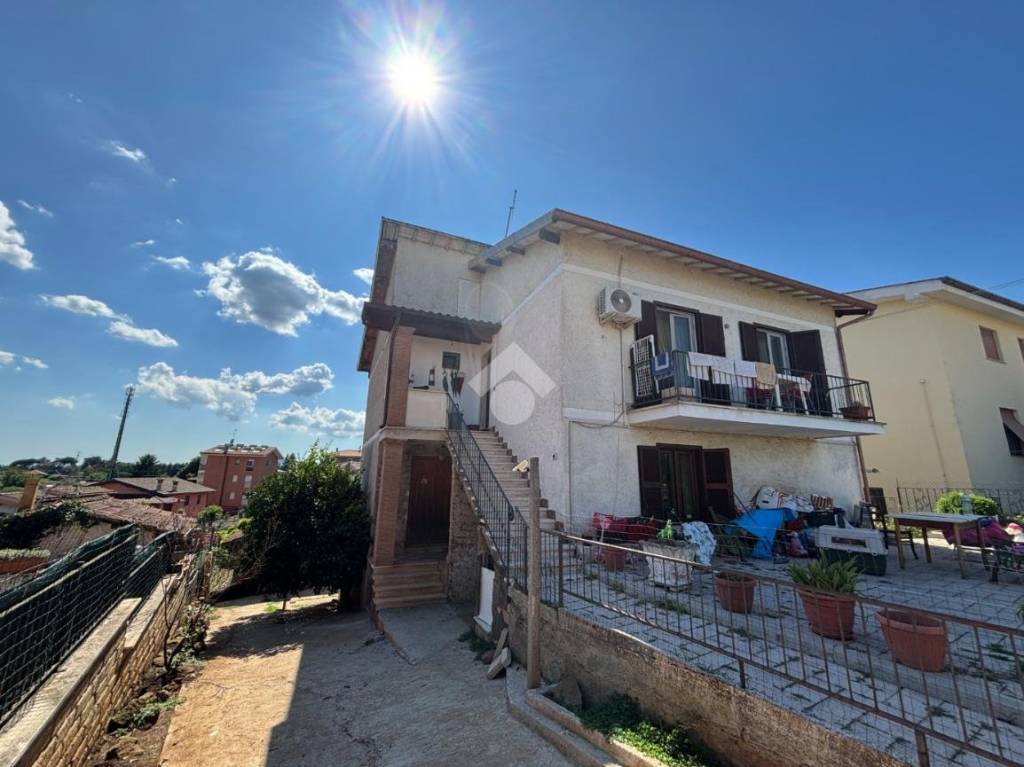 casa indipendente in vendita a Cave