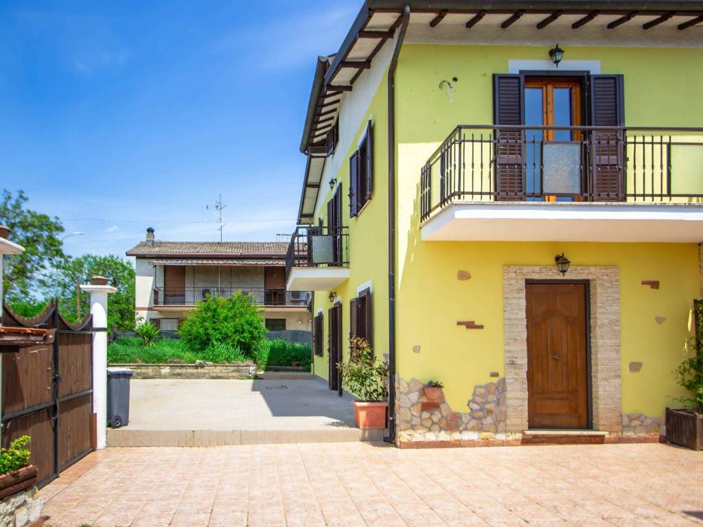 casa indipendente in vendita a Cave