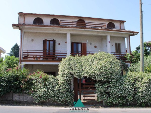 casa indipendente in vendita a Cave