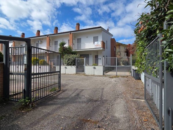 casa indipendente in vendita a Cave