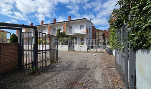 casa indipendente in vendita a Cave