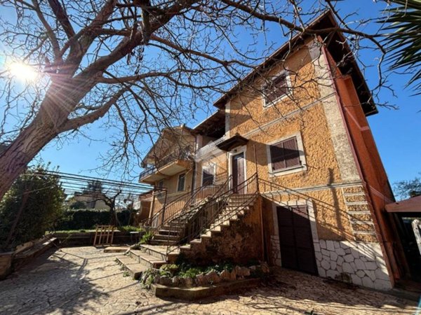casa indipendente in vendita a Cave