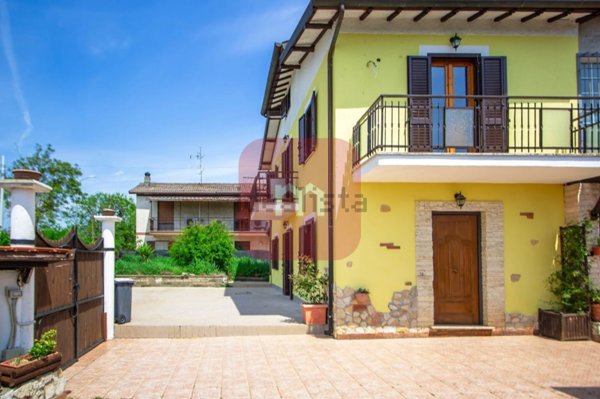 casa indipendente in vendita a Cave