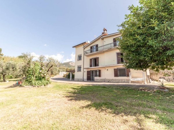 casa indipendente in vendita a Cave