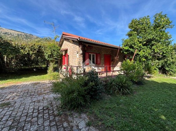 casa indipendente in vendita a Cave