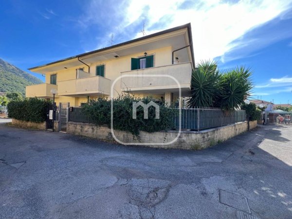 casa indipendente in vendita a Cave