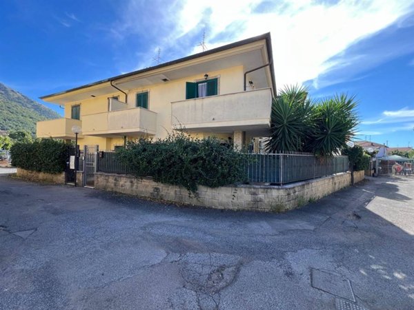 casa indipendente in vendita a Cave