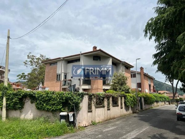 casa indipendente in vendita a Cave