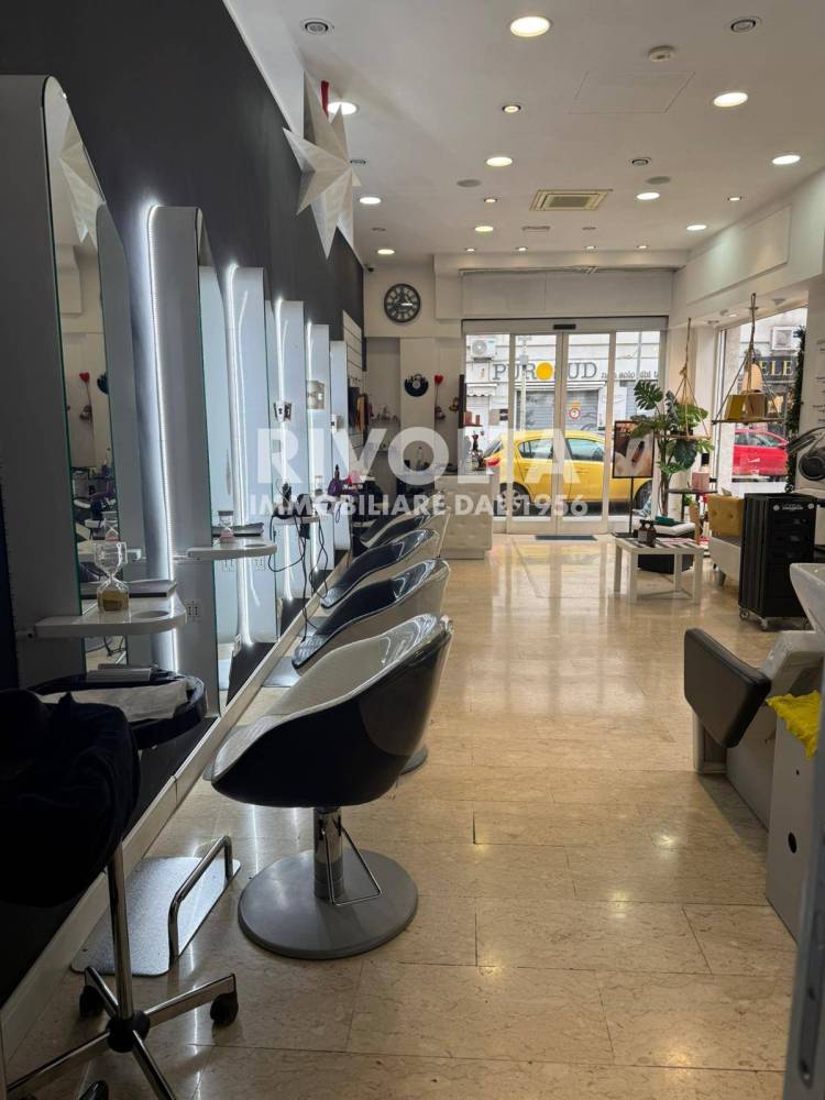 negozio in vendita a Cave