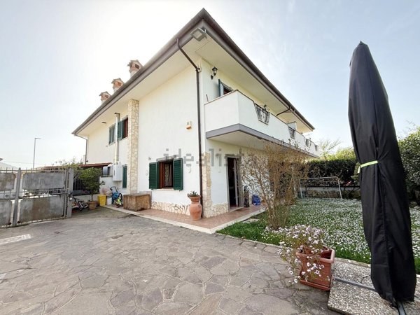 casa indipendente in vendita a Cave