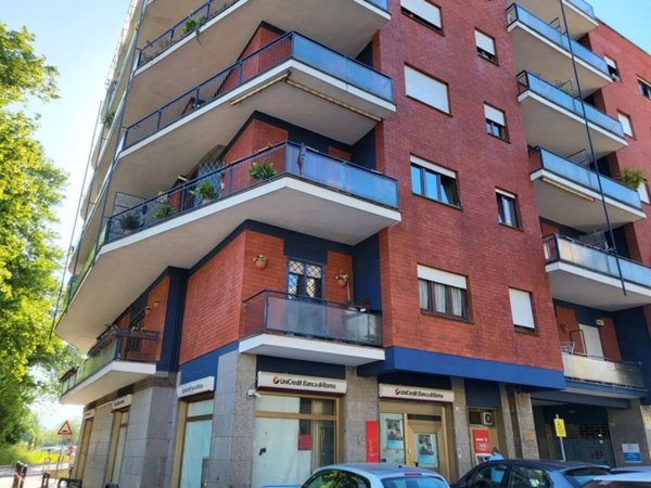 negozio in vendita a Cave