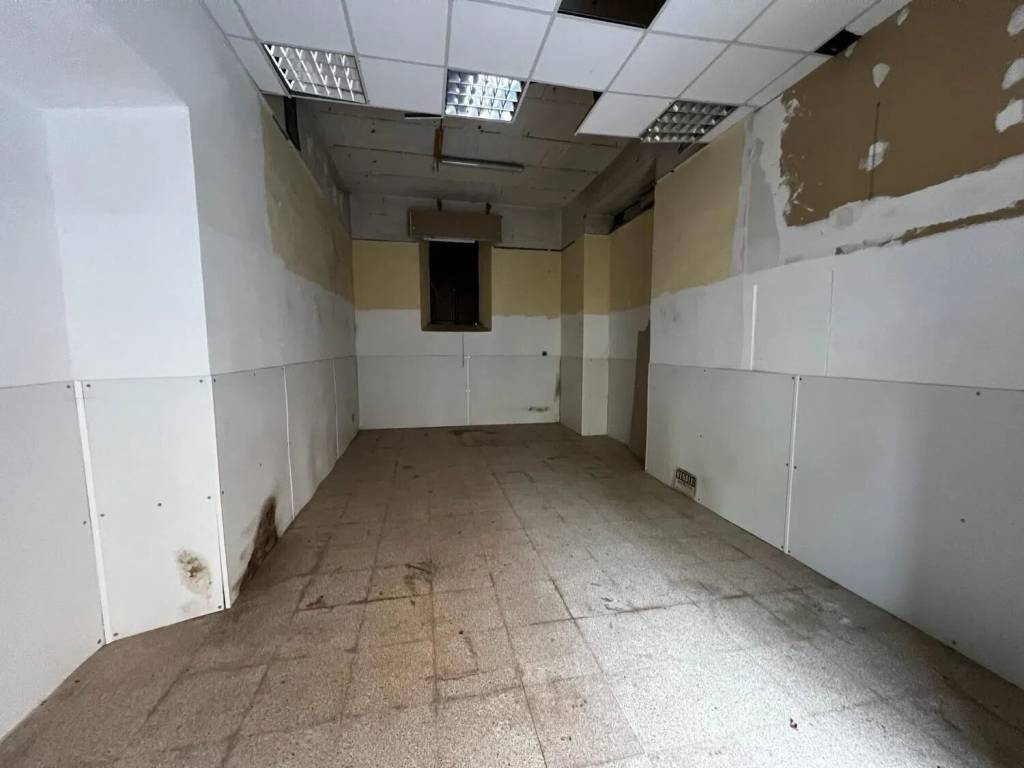 negozio in vendita a Cave