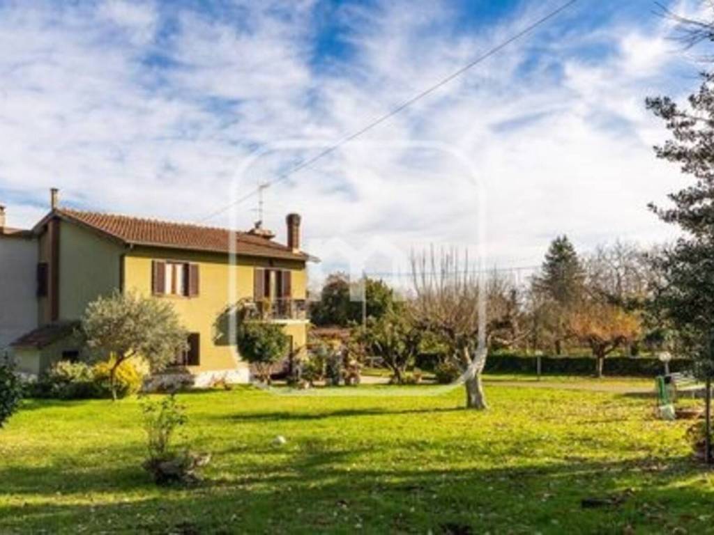 casa indipendente in vendita a Cave in zona San Bartolomeo