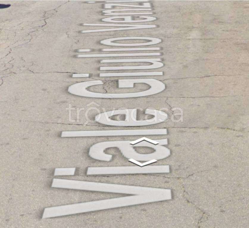 locale commerciale in vendita a Cave