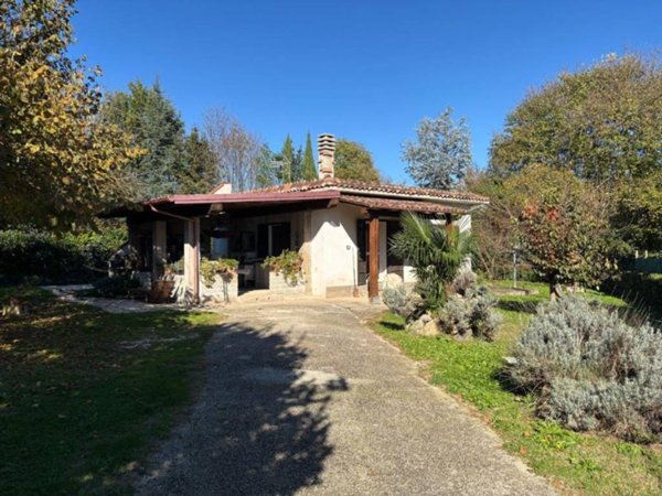 casa indipendente in vendita a Cave in zona Collepalme