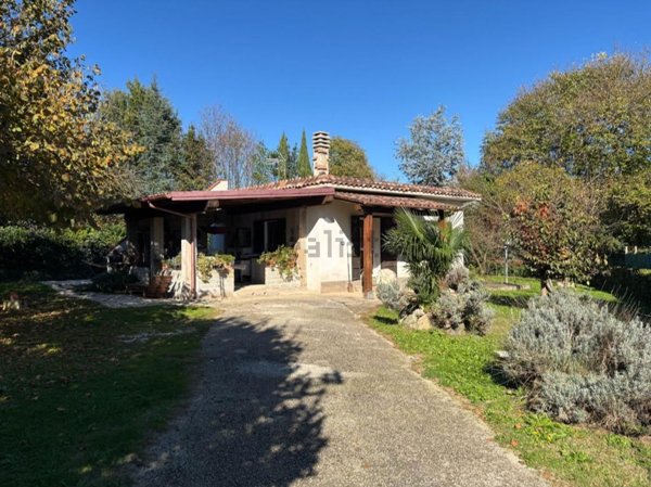 casa indipendente in vendita a Cave in zona Collepalme