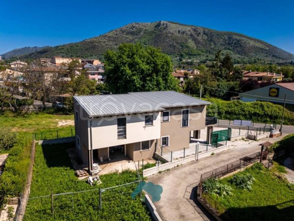 casa indipendente in vendita a Cave