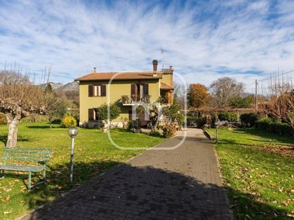 casa indipendente in vendita a Cave in zona San Bartolomeo