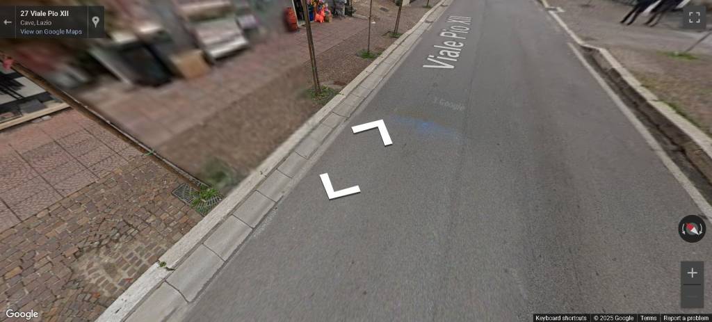 locale commerciale in vendita a Cave