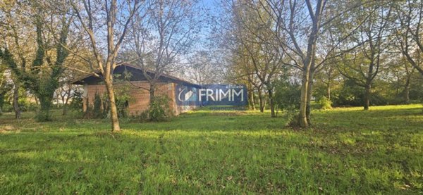 locale commerciale in vendita a Cave