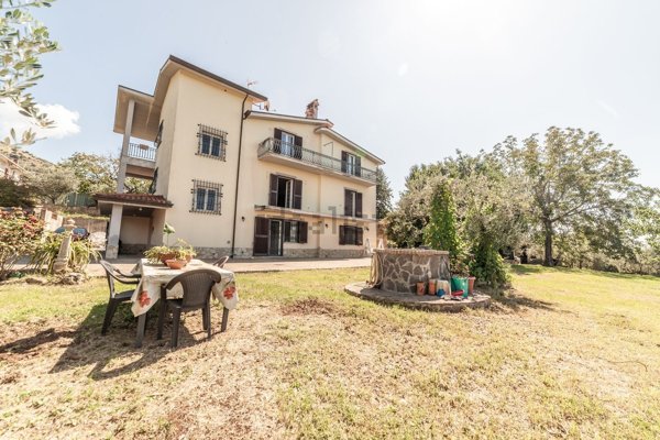 casa indipendente in vendita a Cave
