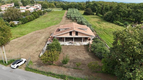 casa indipendente in vendita a Cave