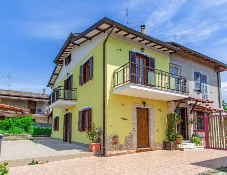 casa indipendente in vendita a Cave