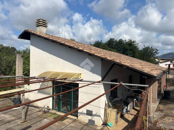 casa indipendente in vendita a Cave