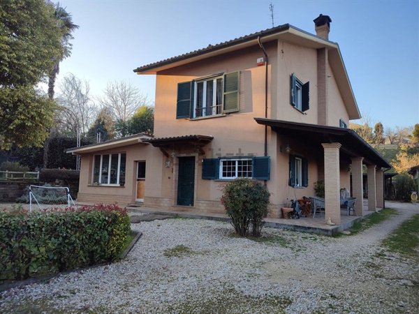 casa indipendente in vendita a Cave