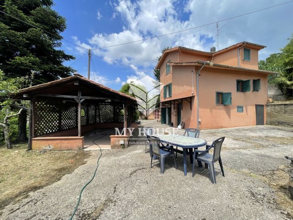 casa indipendente in vendita a Cave